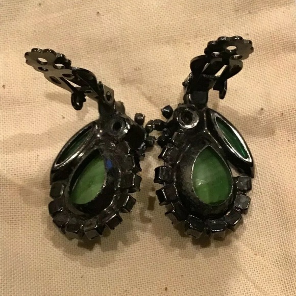 Beautiful Green Floral Clip On Earrings - Picture 4 of 4